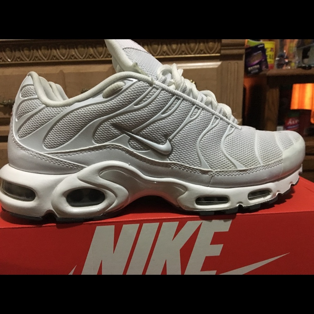 Nice clean no scuffs or scratches almost new.